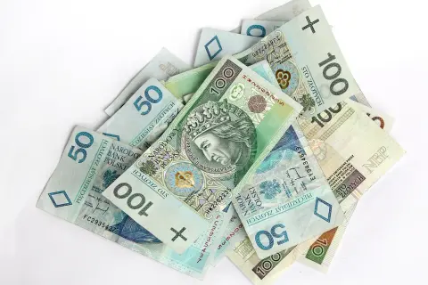 Kupa polskich złotówek: 50 i 100 zł. Czy premia wlicza się do L4? Pytanie za 100 punktów.