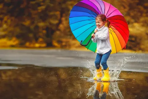 Gdzie pojechać z dzieckiem gdy pada deszcz? Sprawdzone pomysły na deszczowe dni