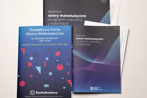 Trzy okładki materiałów edukacyjnych z matematyki na maturę, z grafikami i tytułami.