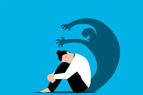 Una persona rannicchiata, oppressa da un'ombra minacciosa. Rappresentazione visiva dell'angoscia, il suo significato psicologico.