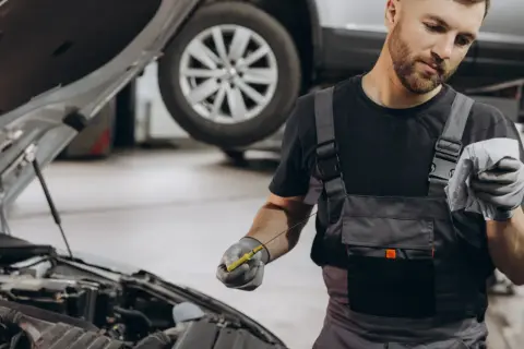 Wymiana oleju w hybrydzie: 10 000 km czy 15 000 km? Decyzja