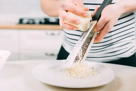 Czy w ciąży można jeść mozzarellę? Bezpieczne opcje i ryzyka