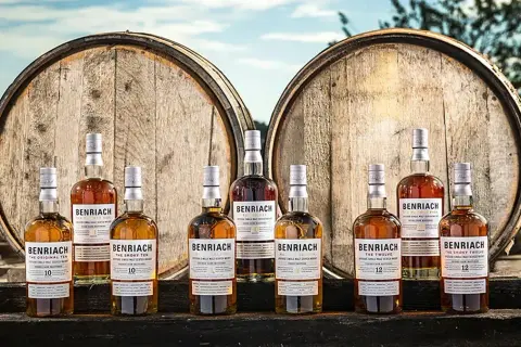 Miejsce gdzie dojrzewa whisky: jakie warunki wpływają na smak?