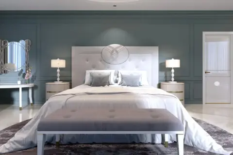 Elegancka sypialnia w stylu nowojorskim, modern classic. Miękkie tkaniny, lustro i stonowana kolorystyka tworzą przytulną atmosferę.