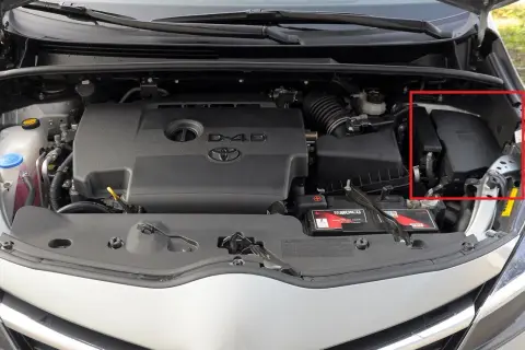Gdzie są bezpieczniki w Toyota Yaris II? Oto co musisz wiedzieć