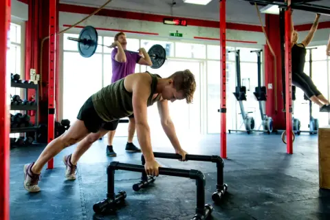 Zirkeltraining im Fitnessstudio: Max. Erfolg in 30 Min.?