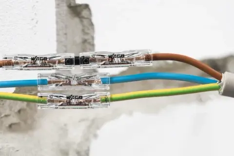 Jak połączyć przecięty kabel w ścianie i uniknąć niebezpieczeństwa
