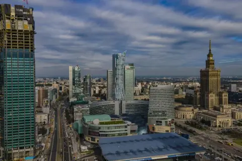 Ile metrów ma najwyższy budynek w Polsce? Zaskakująca prawda o Varso Tower