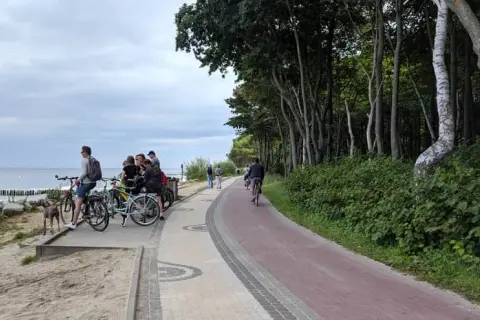 Ile km z Ustronia Morskiego do Kołobrzegu? Sprawdź różne trasy