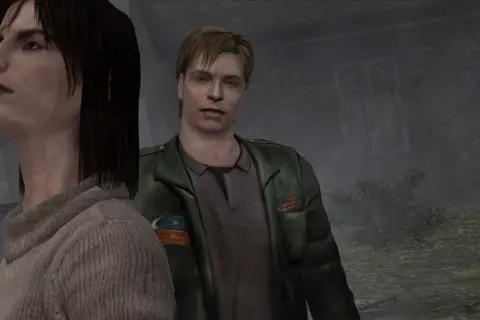 James Sunderland i Maria w mglistym otoczeniu, ulepszona grafika z Silent Hill 2 Enhanced Edition.