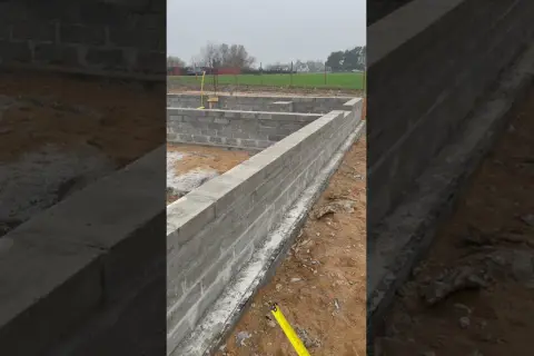 Ile betonu na fundamenty domu 100m2? Oblicz dokładnie potrzebną ilość