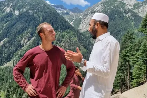 Czy Pakistan jest bezpieczny? Odkryj aktualne zagrożenia i porady