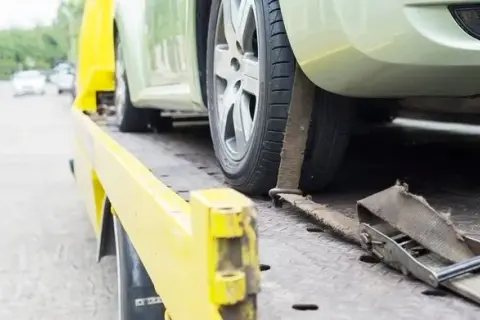 Jak bezpiecznie holować Opel Zafira B - kluczowe zasady i porady