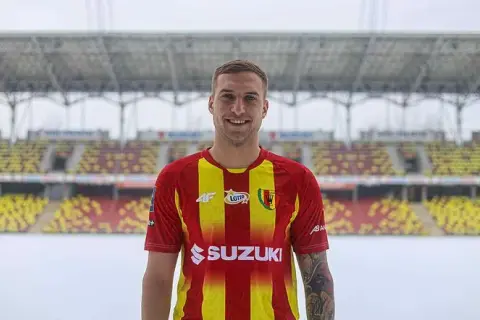 Ile zarabiają piłkarze Korony Kielce? Zaskakujące fakty o pensjach