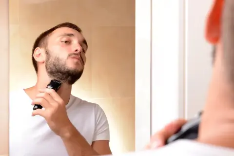 Czy można golić twarz? Bezpieczne metody i porady dla każdego
