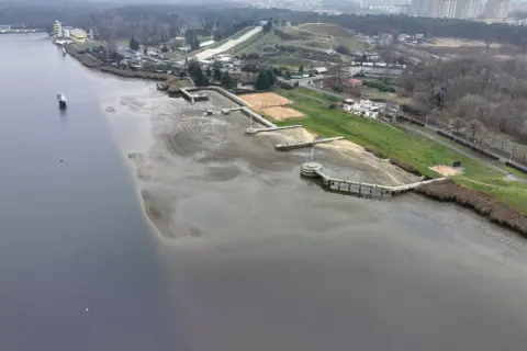 Poznań atrakcje dla młodzieży: Malta z widokiem na skocznię narciarską i plażę. Idealne miejsce na aktywny wypoczynek.