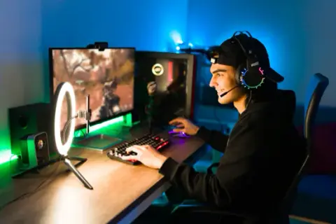 Rola influencerów w promowaniu gier online w 2025 roku poprzez streaming