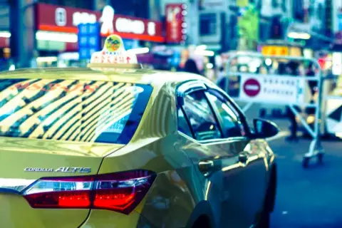 Pomysł na biznes z własnym samochodem — jak wykorzystać auto do zarobku?