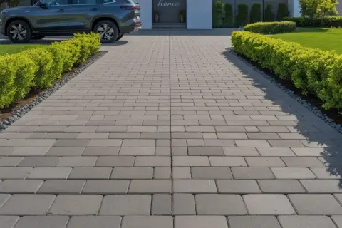 Jakiej grubości kostka na podjazd? Wybierz dobrze na lata!