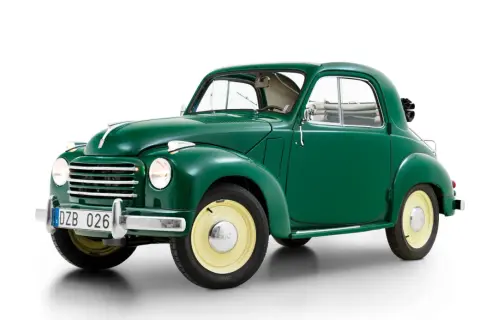 Grön Fiat 500 Topolino från 1948, en klassisk liten bil med charmiga detaljer.