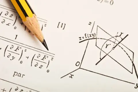 Ołówek na papierze z równaniami matematycznymi i rysunkiem geometrycznym.