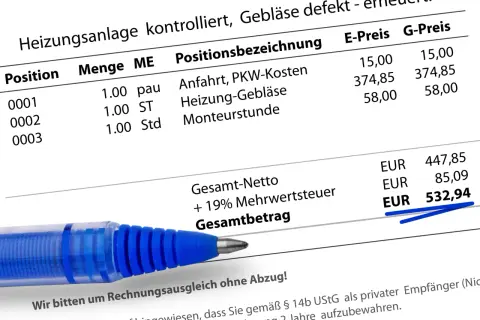 Abrechnung der Heizungsanlage: Gebläse defekt, erneuert. Die vonovia Nebenkostenabrechnung zeigt Kosten für Anfahrt, Heizung-Gebläse und Monteurstunde. Gesamtbetrag 532,94 EUR.