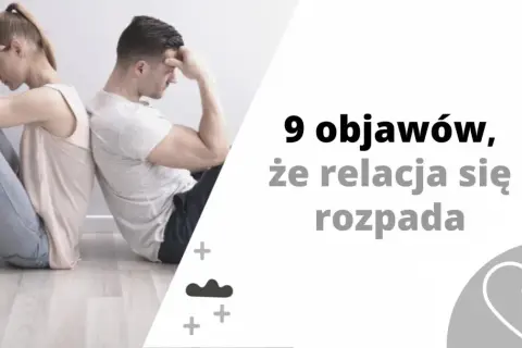 Para siedzi plecami do siebie, pogrążona w myślach. Ona tęskni, ale się nie odzywa. Tekst: "9 objawów, że relacja się rozpada".