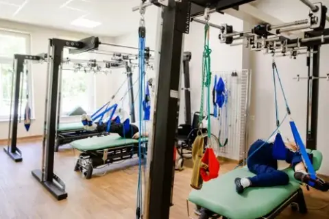 Rehabilitacja ogólnoustrojowa NFZ: Komu, jak i kiedy przysługuje?