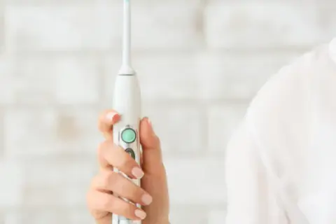 Soniczna czy rotacyjno-pulsacyjna? Która szczoteczka dla Ciebie?