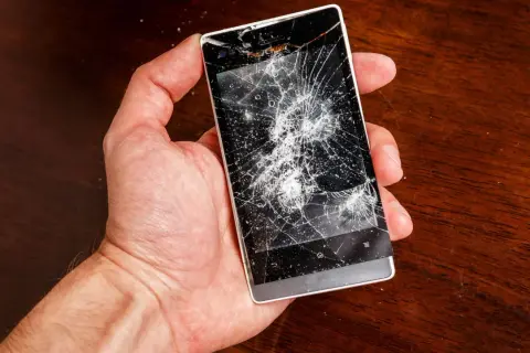 Jak naprawić pękniętą szybkę w telefonie: skuteczne metody i porady