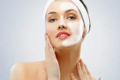 Jak zrobić peeling do twarzy, aby uzyskać gładką i zdrową skórę