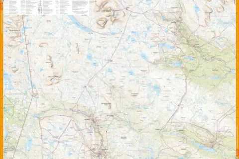 Detaljerad karta över fjällområdet kring Helagsfjället, med sjöar, vattendrag, vägar och bebyggelse.