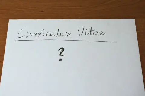 Jak napisać dobre CV bez doświadczenia zawodowego i zdobyć pracę?