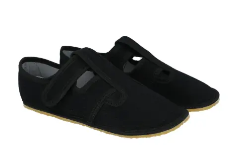 Kapcie do żłobka: Barefoot czy profilaktyczne? Fizjoterapia radzi