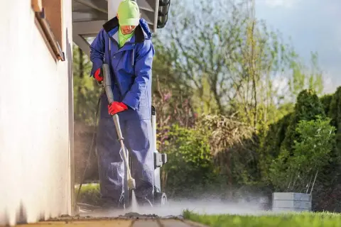Skuteczne sposoby na zmycie cementu z kostki brukowej bez uszkodzeń