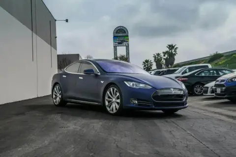 Tesla S Dual Motor: Erleben Sie die beeindruckende Leistung und Reichweite