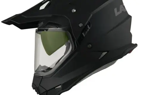 Kask enduro z szybą czy bez? Ekspert radzi, co wybrać