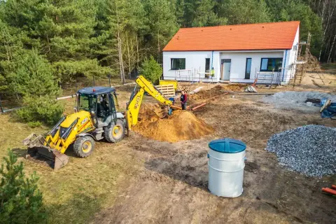 Czy przydomowa oczyszczalnia ścieków to urządzenie wodne? Sprawdź!
