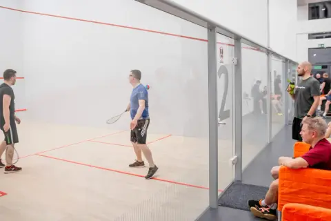 Squash Trzebnica: Gdzie zagrać? Kompletny przewodnik i rezerwacja