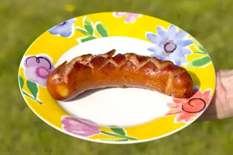 Kiełbasa z grilla kcal: ile kalorii i jak grillować zdrowiej?