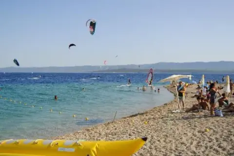Gdzie na kitesurfing w Chorwacji? Odkryj najlepsze spoty!
