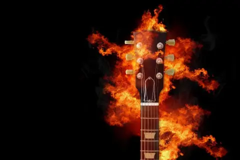 Gitarowa główka otoczona płomieniami, gotowa do zagrania ognistych power chords.