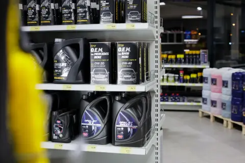 Här finns motoroljor för din bil. Vilken olja till min bil regnummer? Mannol, Opaljet och O.E.M. finns i olika viskositeter.