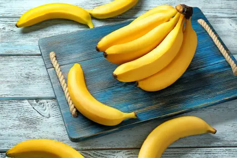Ile kalorii ma banan? Zaskakujące fakty o jego kaloryczności