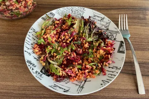 Ciepła sałatka bulgur do pracy: Przepisy i triki na lunchbox