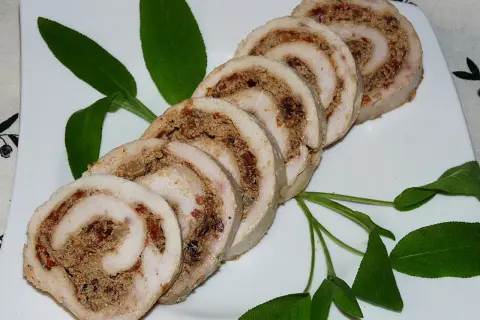 Pyszne roladki drobiowe z suszonymi pomidorami - prosta receptura