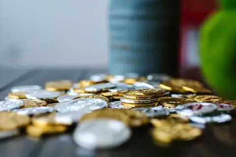 Złote i srebrne monety bulionowe, idealne do sprzedaży. Zastanawiasz się, gdzie sprzedać monety bulionowe? Oto one!