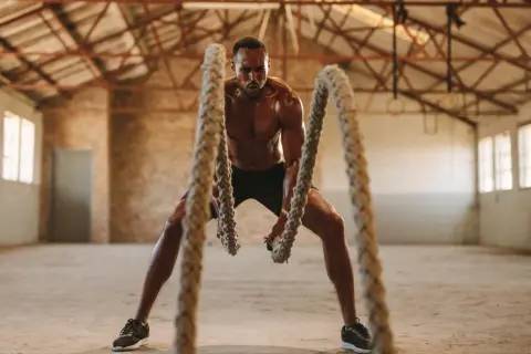 CrossFit: Trening dla każdego? Poznaj definicję i zacznij mądrze!