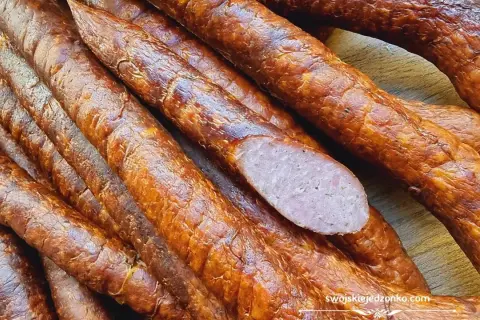 Domowa kiełbasa wędzona: Przepis krok po kroku na idealny smak