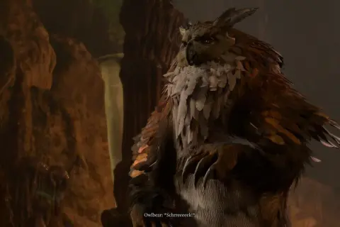 Potężny sowodźwiedź z Baldur's Gate 3, z piórami i pazurami, siedzi w jaskini.